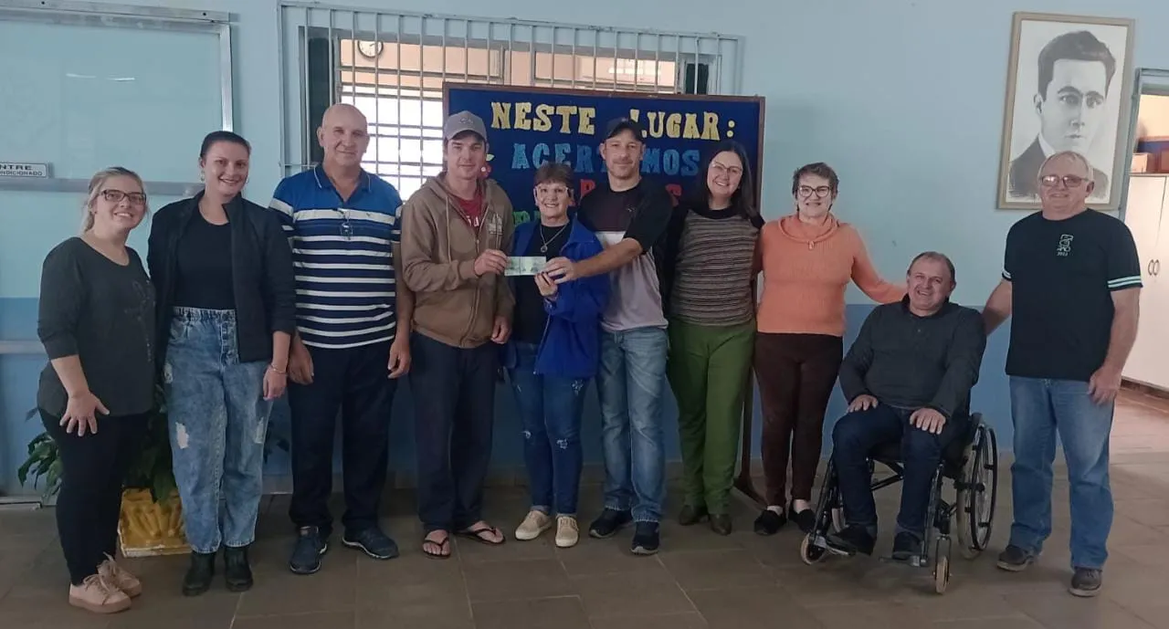 Colégio Estadual Eng. Paulo Chaves recebe R$2.000,00 da Sociedade Gaúcho da Macega