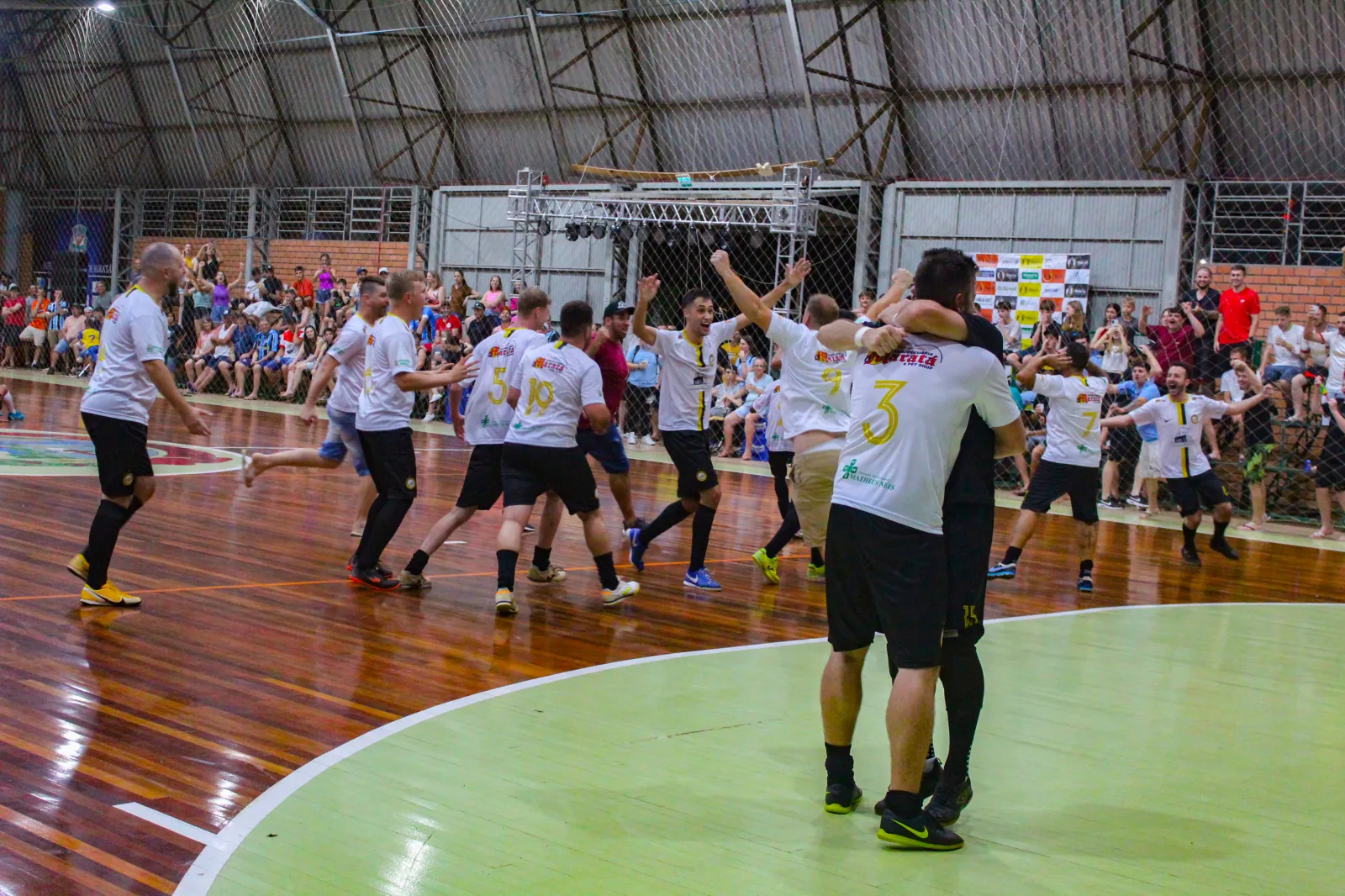 Time Agropecuária Maratá levanta a taça do 19º Campeonato Municipal de Futsal